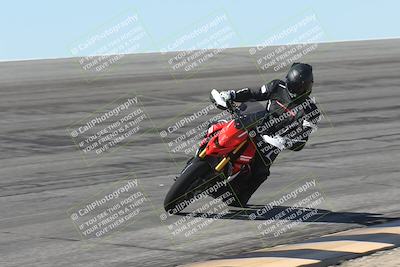 media/Oct-13-2025-Moto Forza (Mon) [[a66d839500]]/4-C Group/Session 2 (Bowl)/